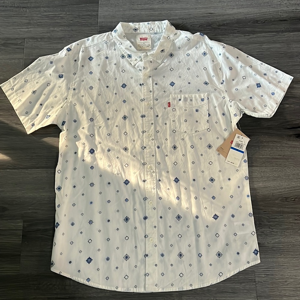Levi’s Button Up Short Sleeve Shirt